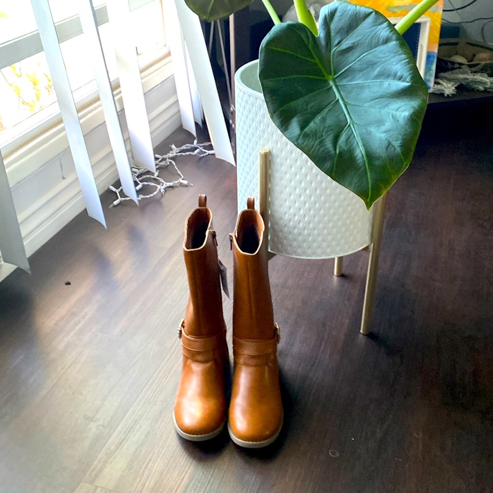 Boots girls size 3.